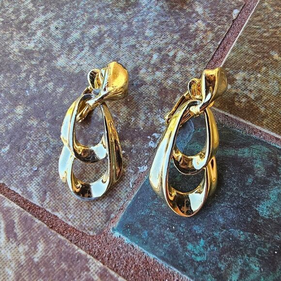 Vintage Gold dangle clip back earrings - Picture 1 of 2